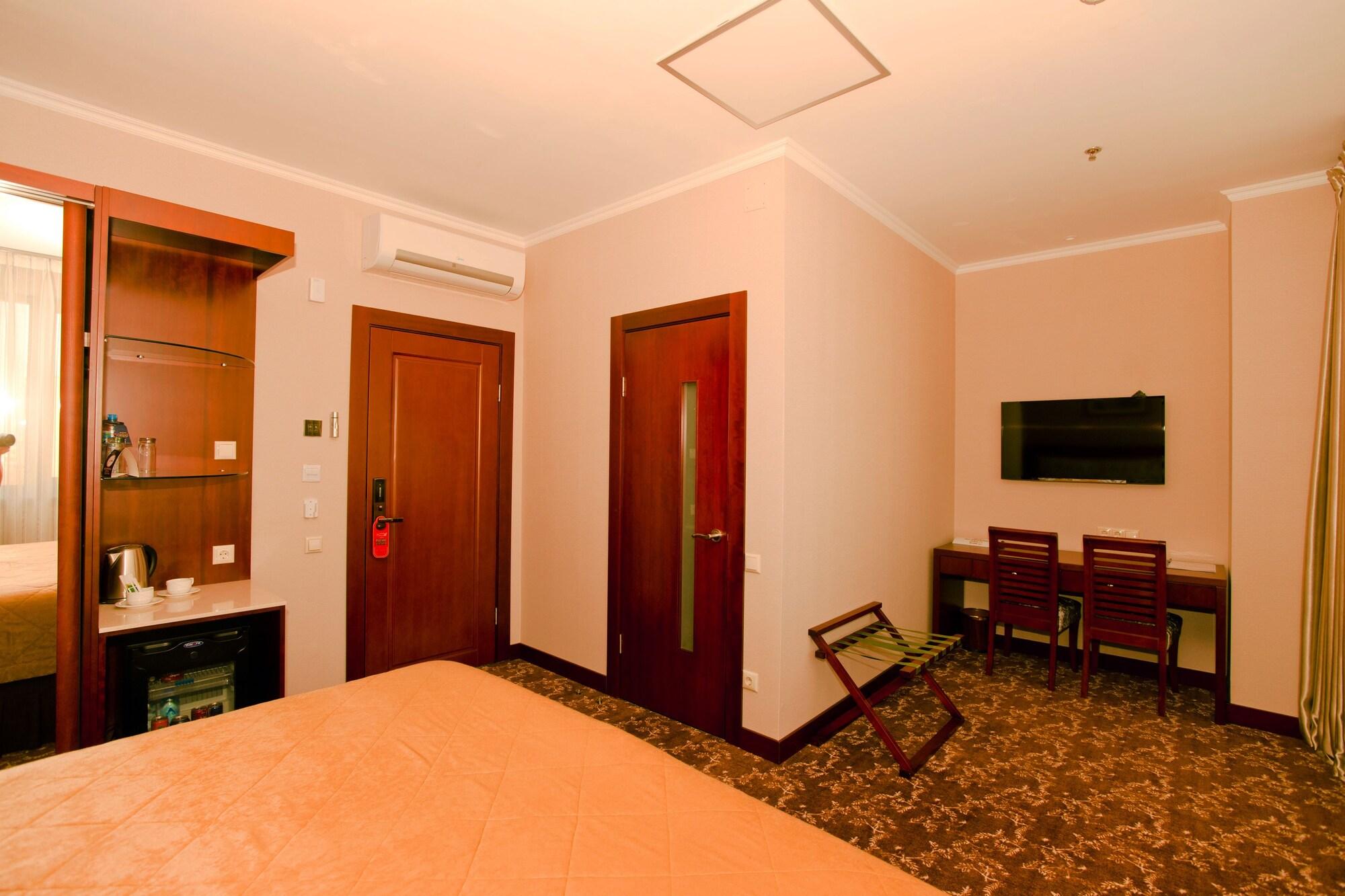Grand Voyage Hotel Almaty Ngoại thất bức ảnh