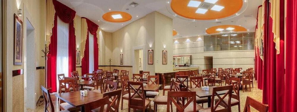 Grand Voyage Hotel Almaty Ngoại thất bức ảnh