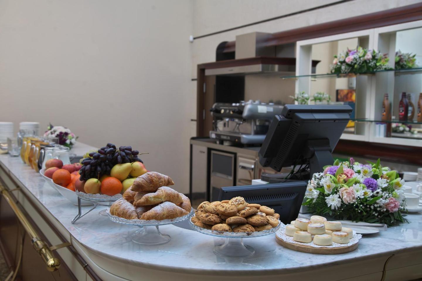 Grand Voyage Hotel Almaty Ngoại thất bức ảnh