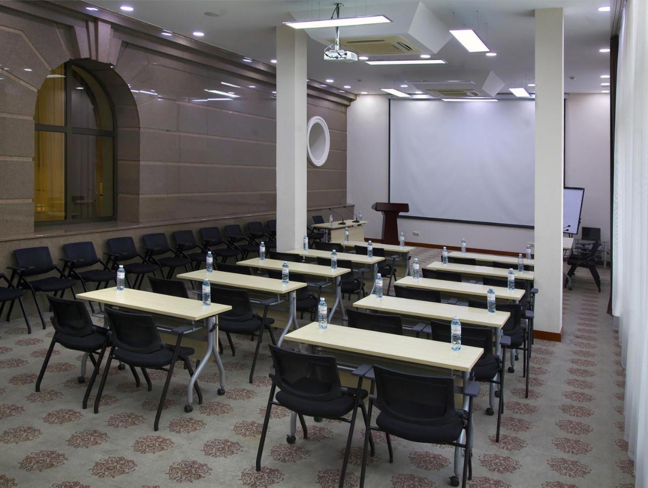 Grand Voyage Hotel Almaty Ngoại thất bức ảnh