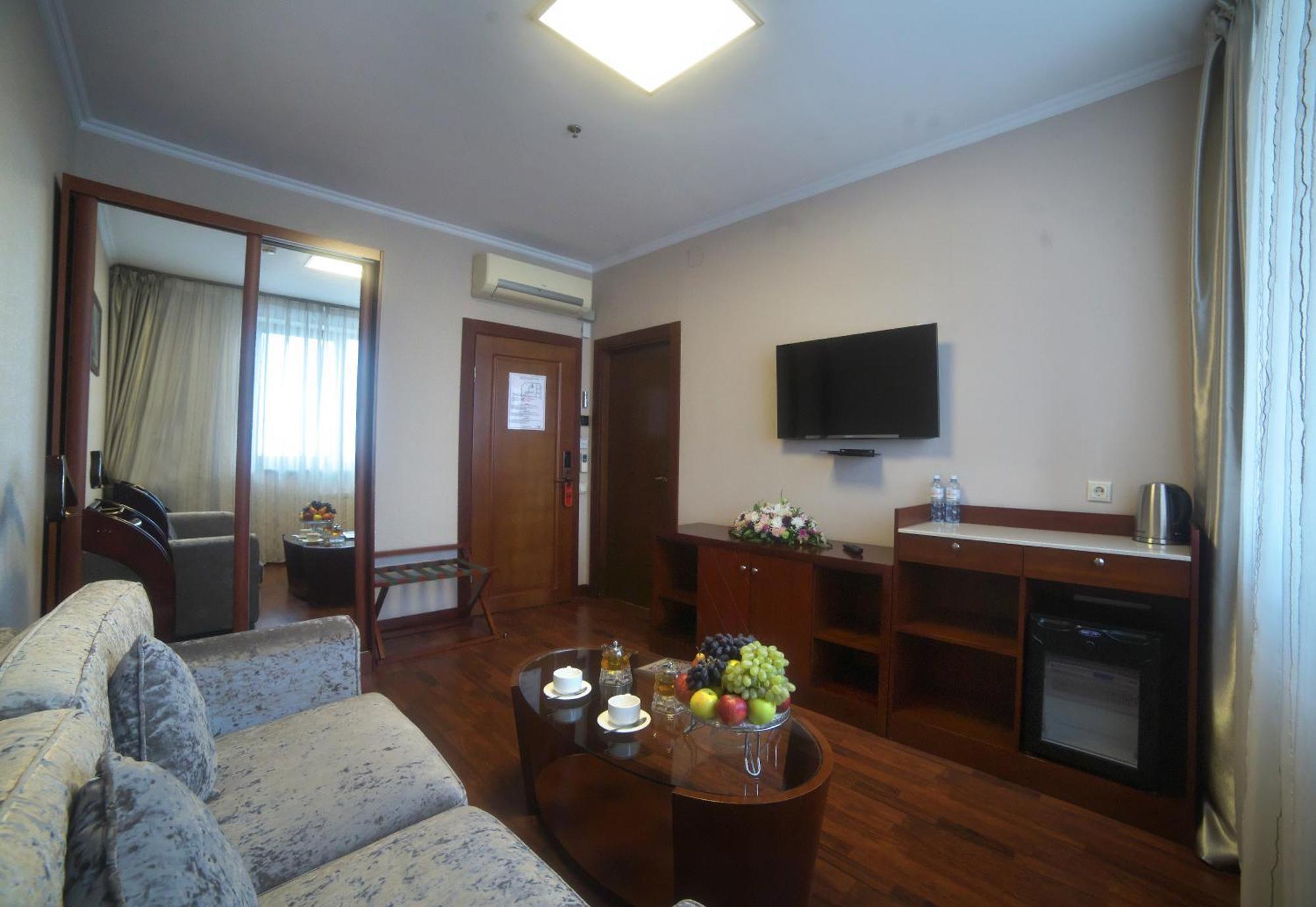 Grand Voyage Hotel Almaty Ngoại thất bức ảnh
