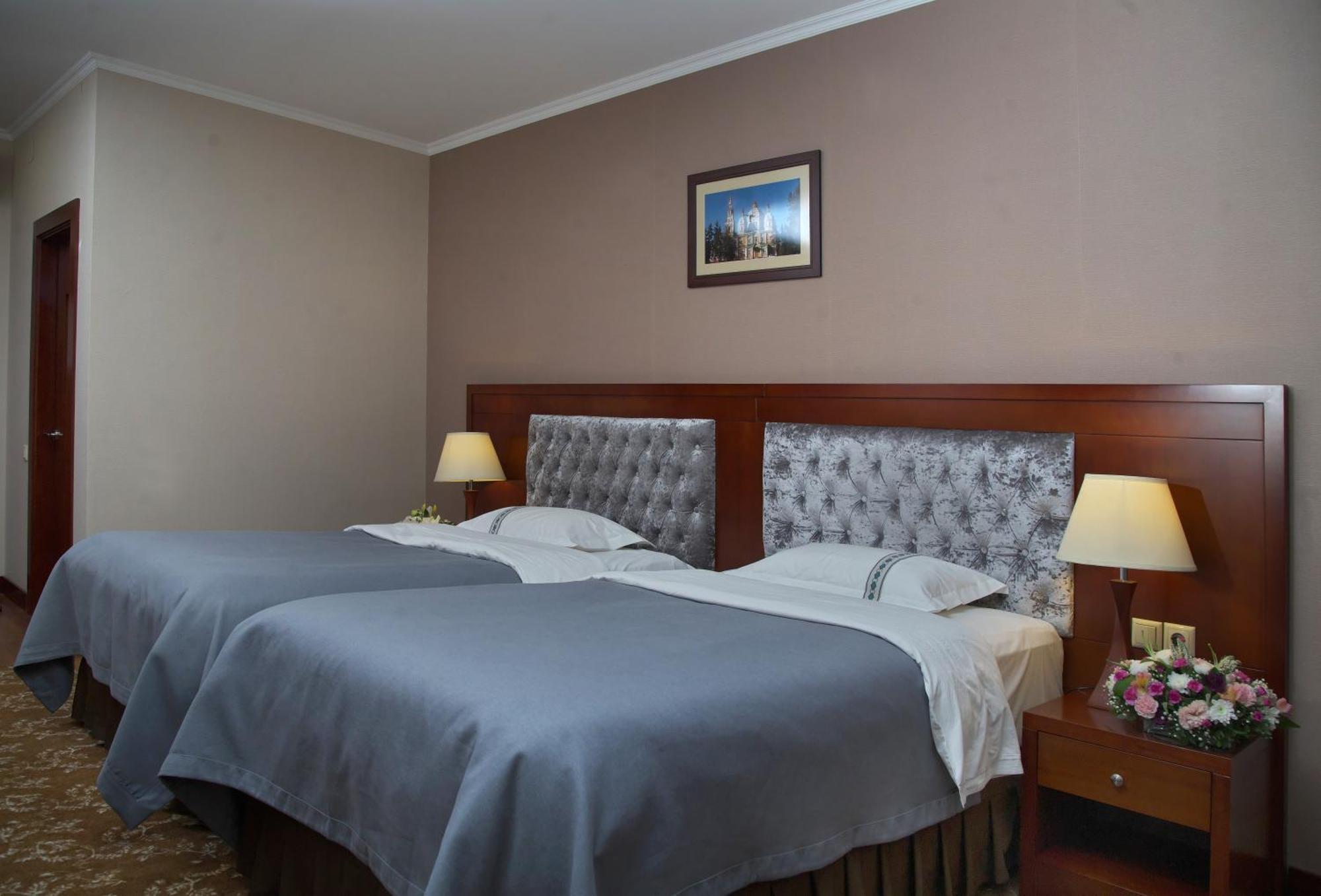 Grand Voyage Hotel Almaty Ngoại thất bức ảnh