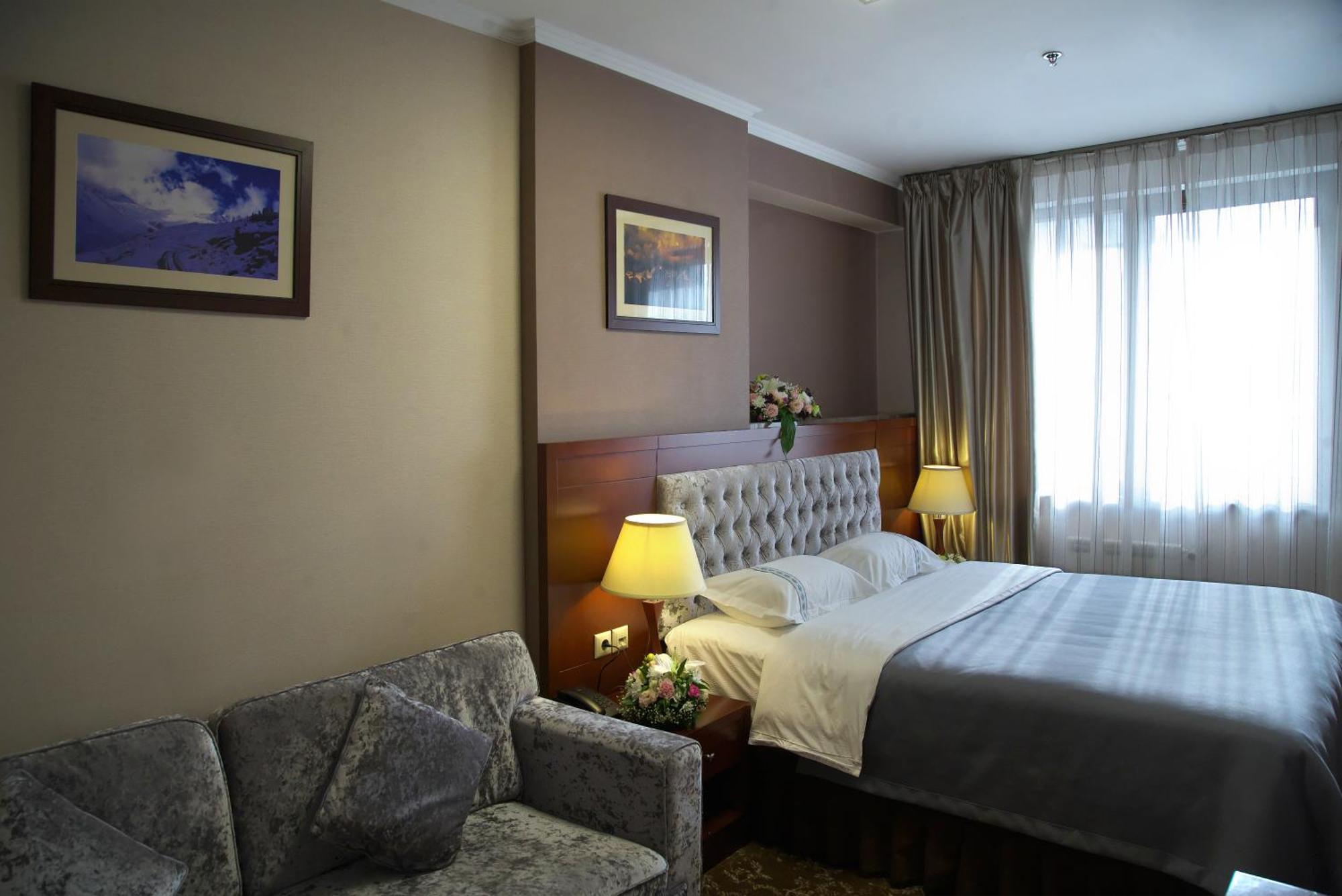 Grand Voyage Hotel Almaty Ngoại thất bức ảnh