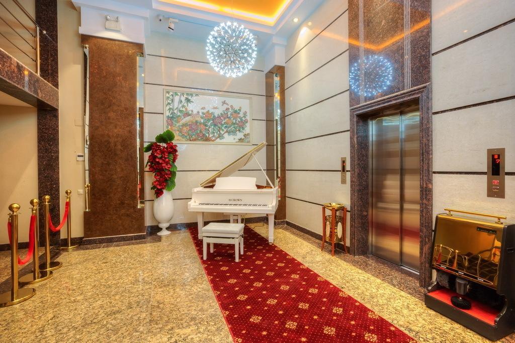 Grand Voyage Hotel Almaty Ngoại thất bức ảnh